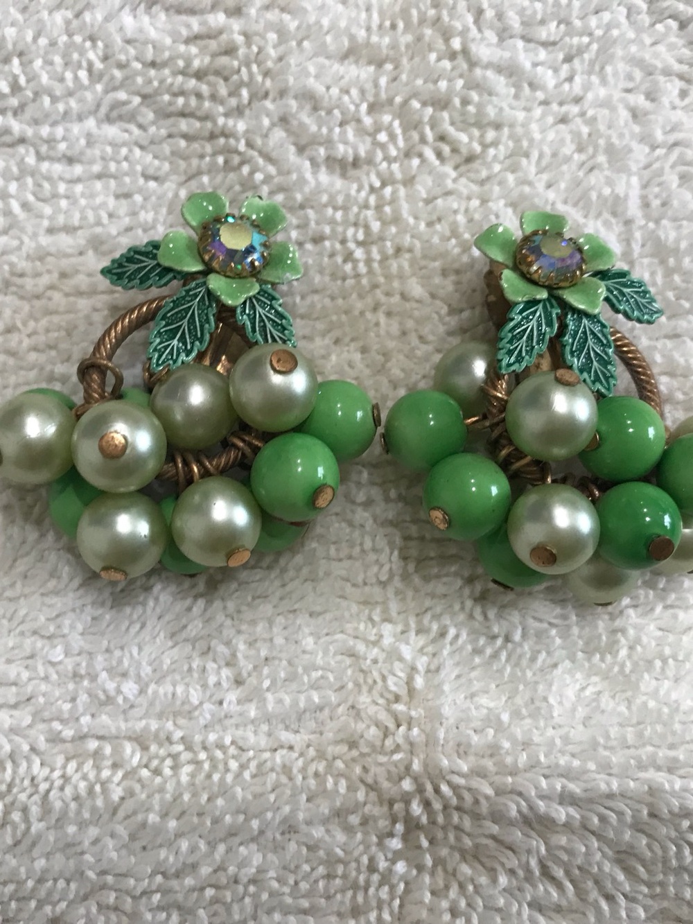 Vintage Green Cluster Floral Clip-On Earrings - Unbranded